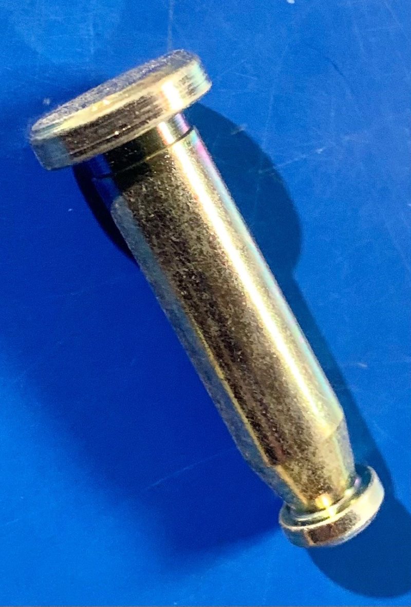 E8820047 - YAKIMA LOCKING PIN/HITCHPIN (Zone 17D)